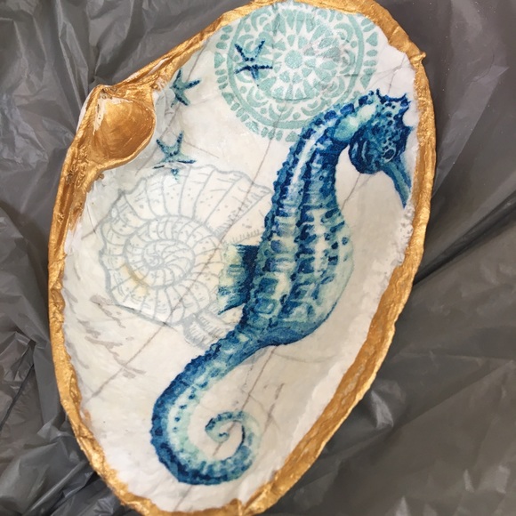 Hand made shell dish - Picture 2 of 2